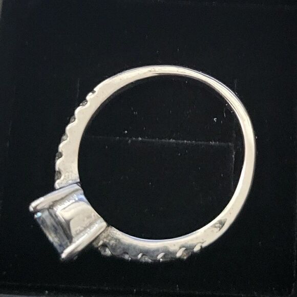 Women's Solitaire Gem Band Promise Ring Paved Band - Promise ring For Girls - Picture 7 of 9